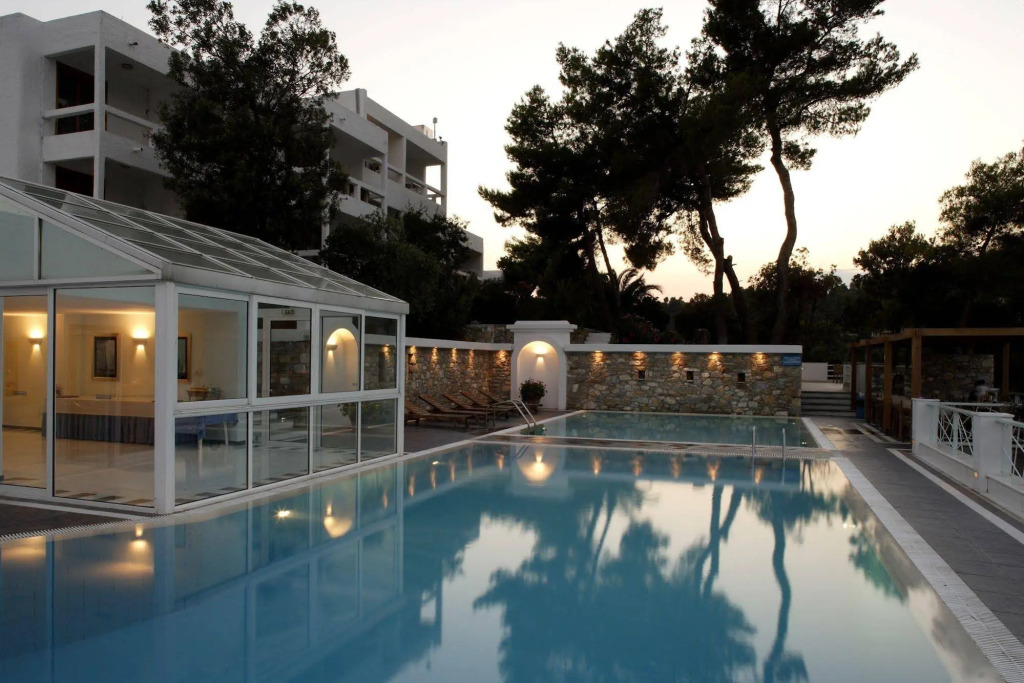 Cape Kanapitsa Hotel & Suites