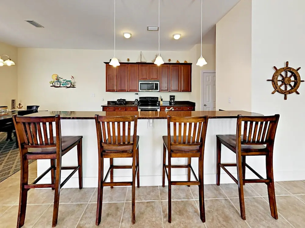 4br W/ Private Pool - Near Beach 4 Bedroom Home