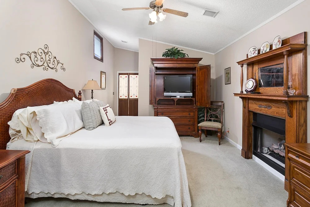 11908 Old Demere Rd by Hodnett Cooper