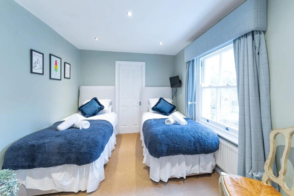 Stylish Shepherds Bush Flat