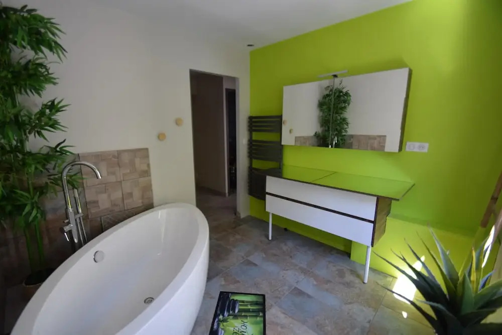 Villa With 4 Bedrooms in Mostuéjouls, With Wonderful Lake View, Privat