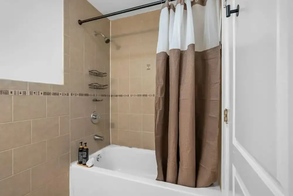 Fast Wifi Great WFH Budget 1BR Apt Near NYC EWR