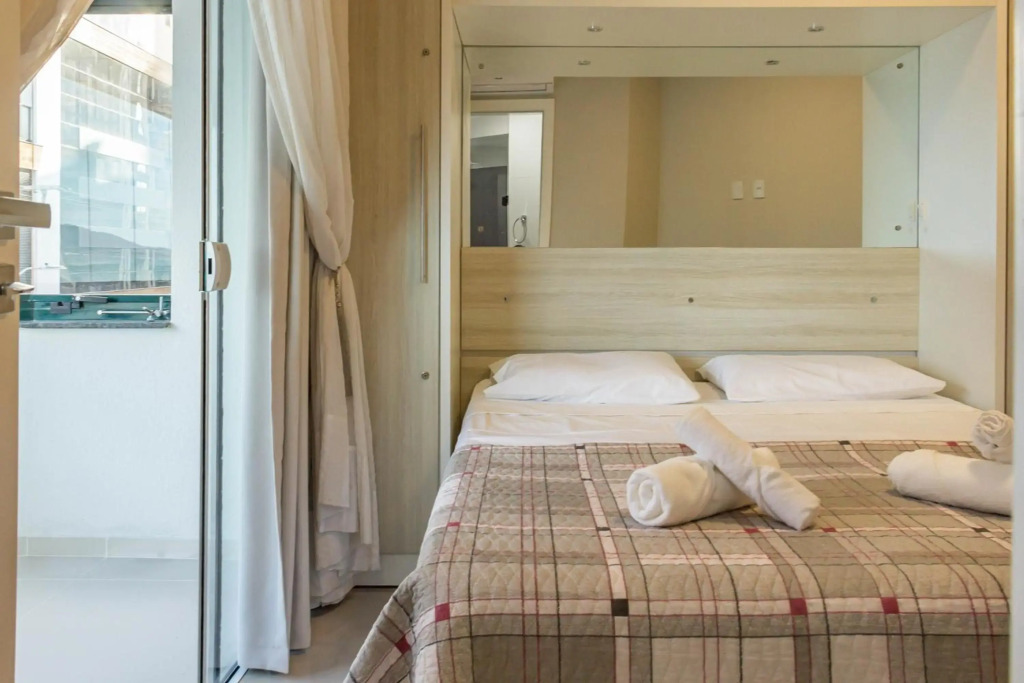 Apartamento em condomínio Pé na Areia em Itapema N1672