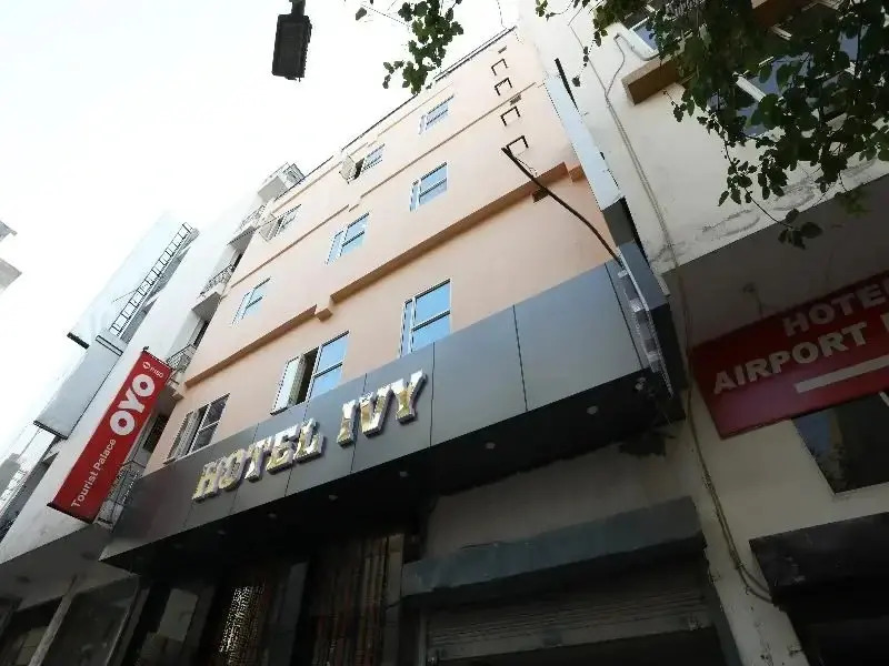 Bg House by OYO Rooms
