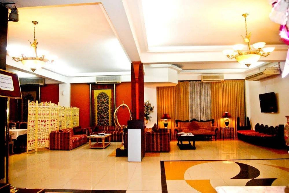 Summer Palace Hotel; Apartments & Restaurant
