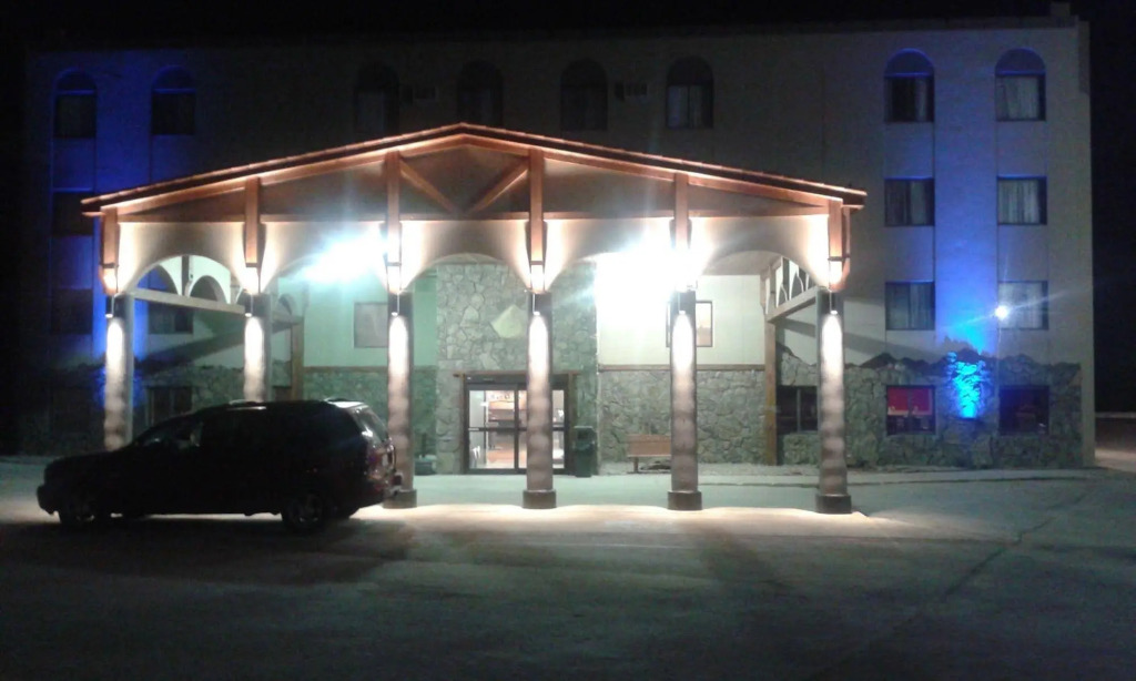 Blackstone Lodge and Suites