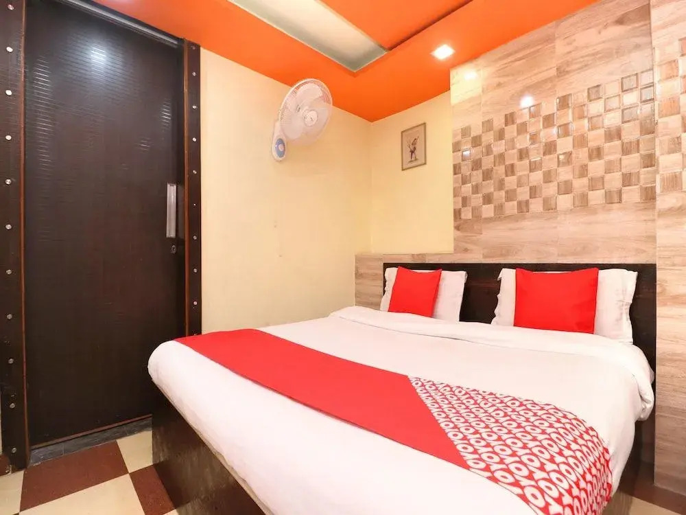 Oyo 35878 Hotel G Glossy