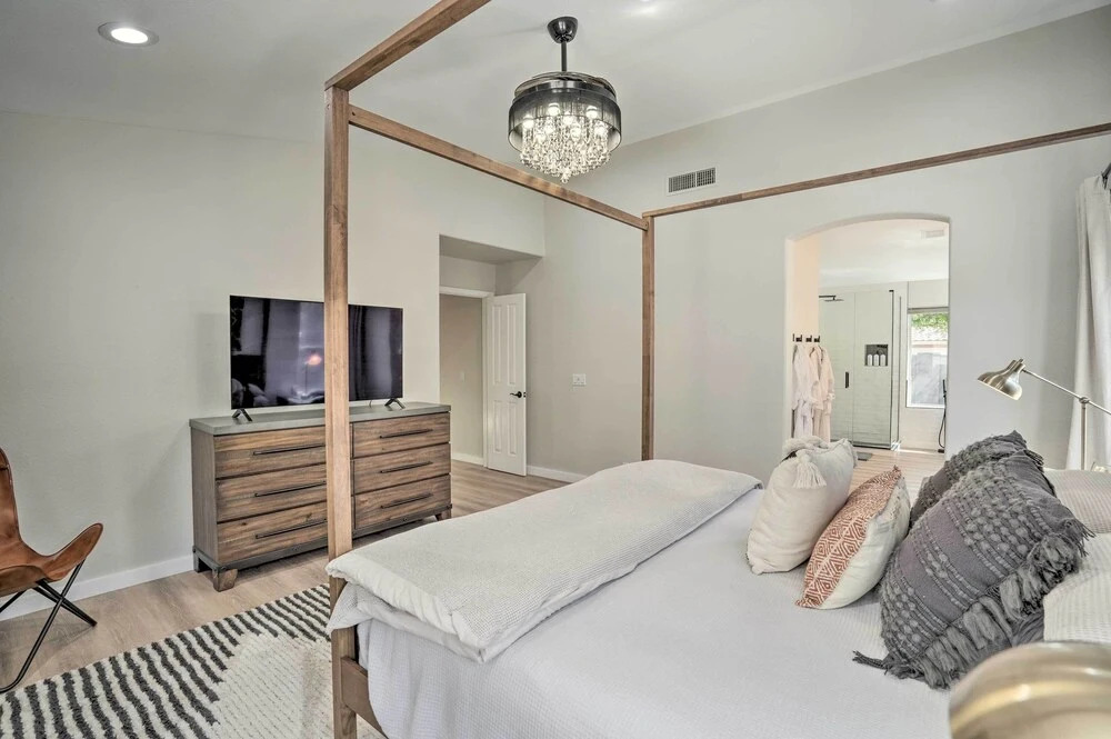 Pool, Putting Green & Furnished Patio: Phoenix Gem