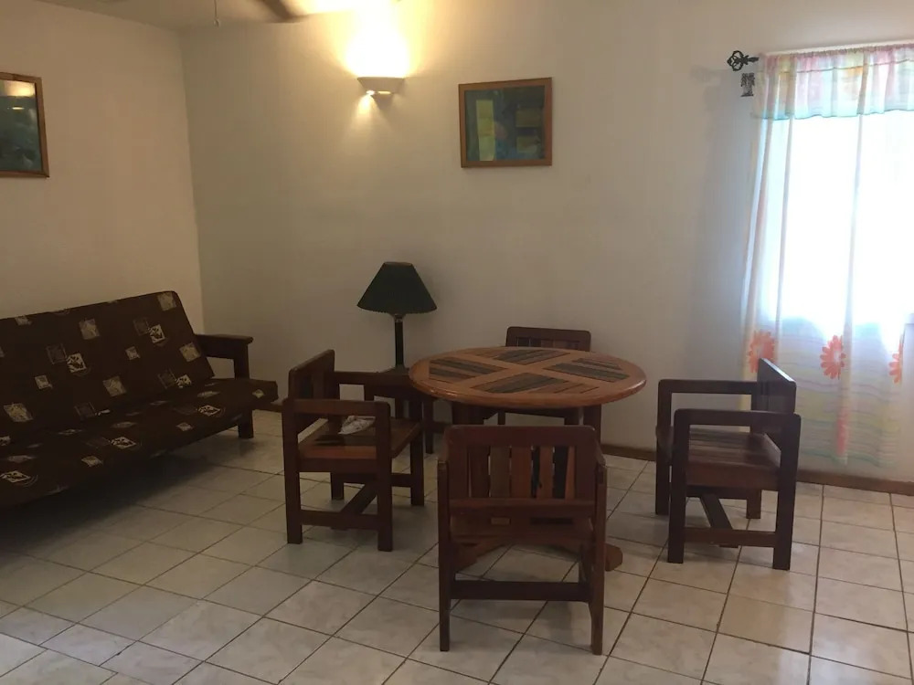 Maya Breeze Inn