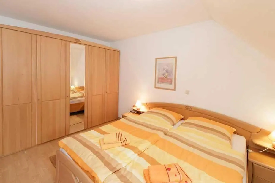 Ferienwohnung-4-mit-Sonnenbalkon-im-Landhaus-Hubertus-Duhnen