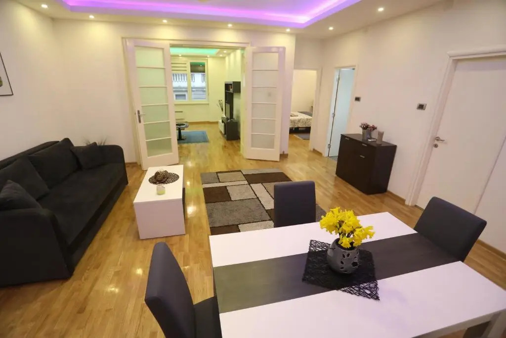 De Luxe Republic Square Apartment of 100sqm
