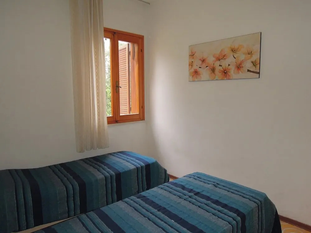 Villa with garden 250 meters from the beach