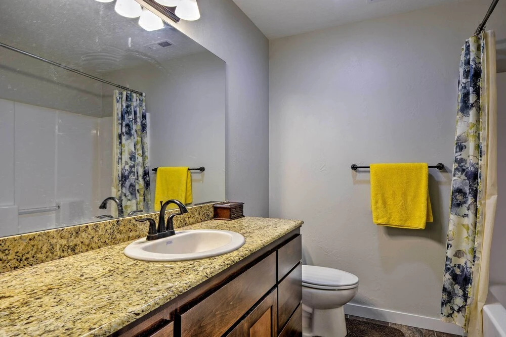 Cozy Home w/ Yard ~ 3 Mi to Downtown Medford!