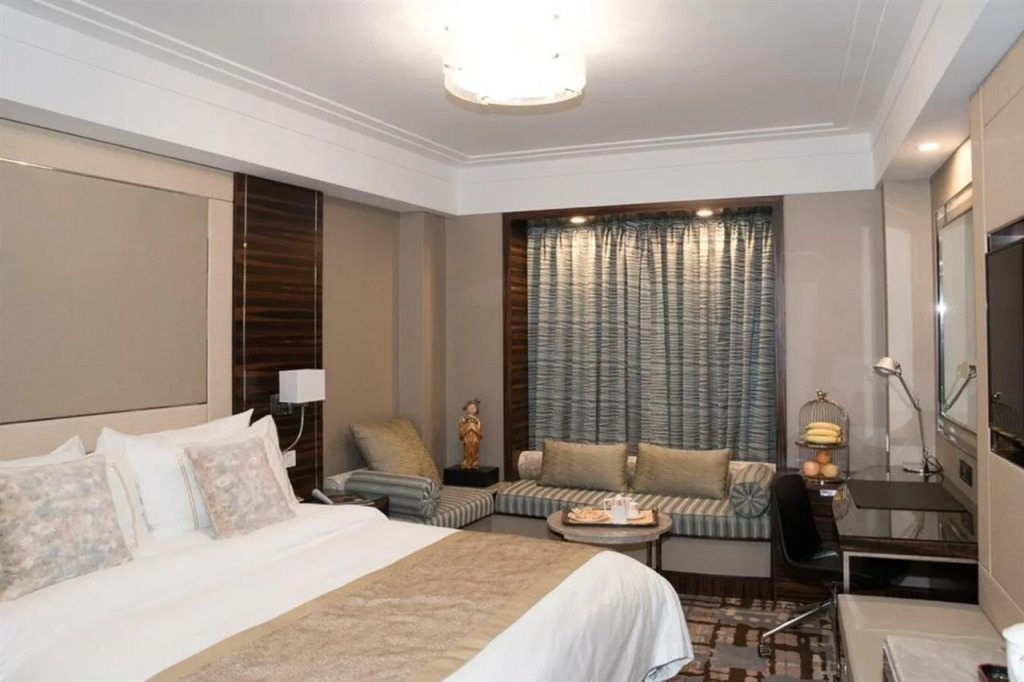 Lakeview Xuanwu Hotel