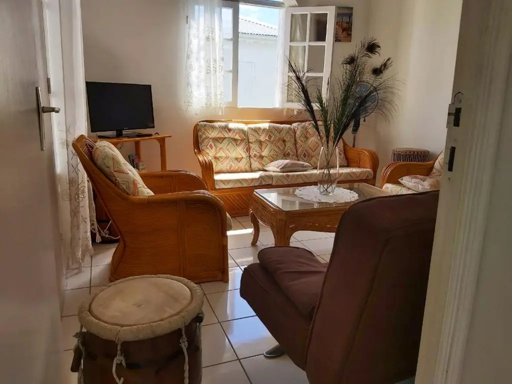 Bungalow dune chambre avec piscine partagee jardin clos et wifi a Capesterre Belle Eau