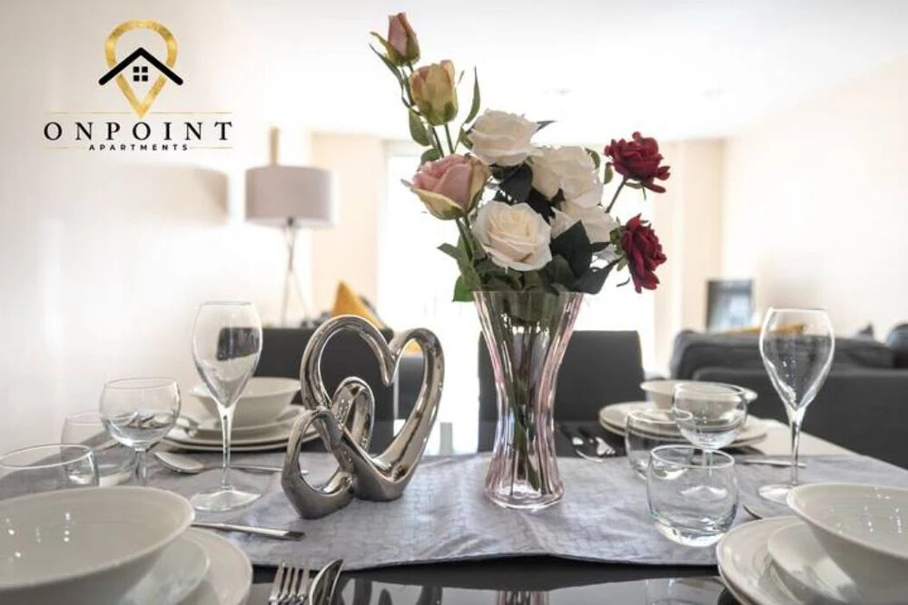 ✰OnPoint-STUNNING 2 Bed/2 Bath Flat -Free Parking✰