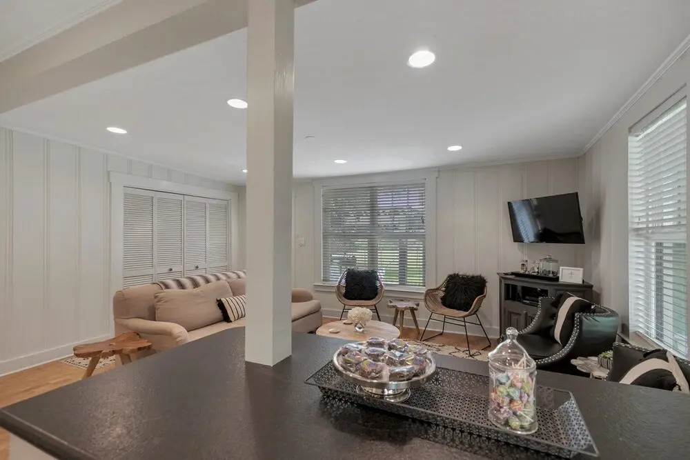 Gorgeous Home 2 Blks to Main St With Pool and Spa!