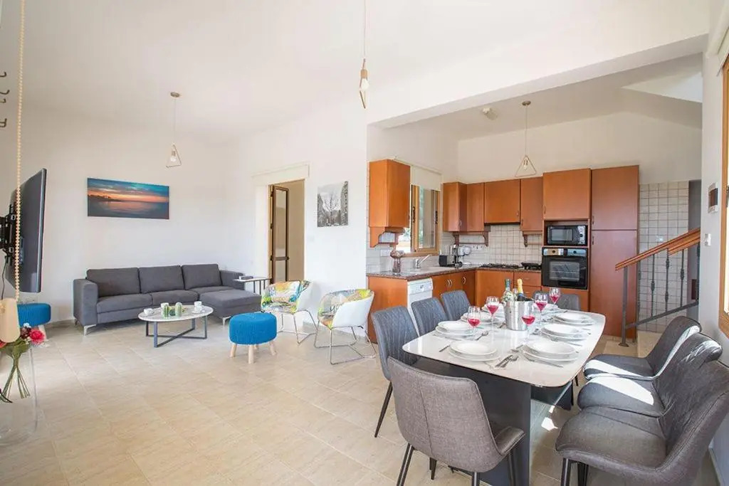 Villa Konnos View, Stunning 6Bdr Villa With Private Pool, Close To Konnos Beach