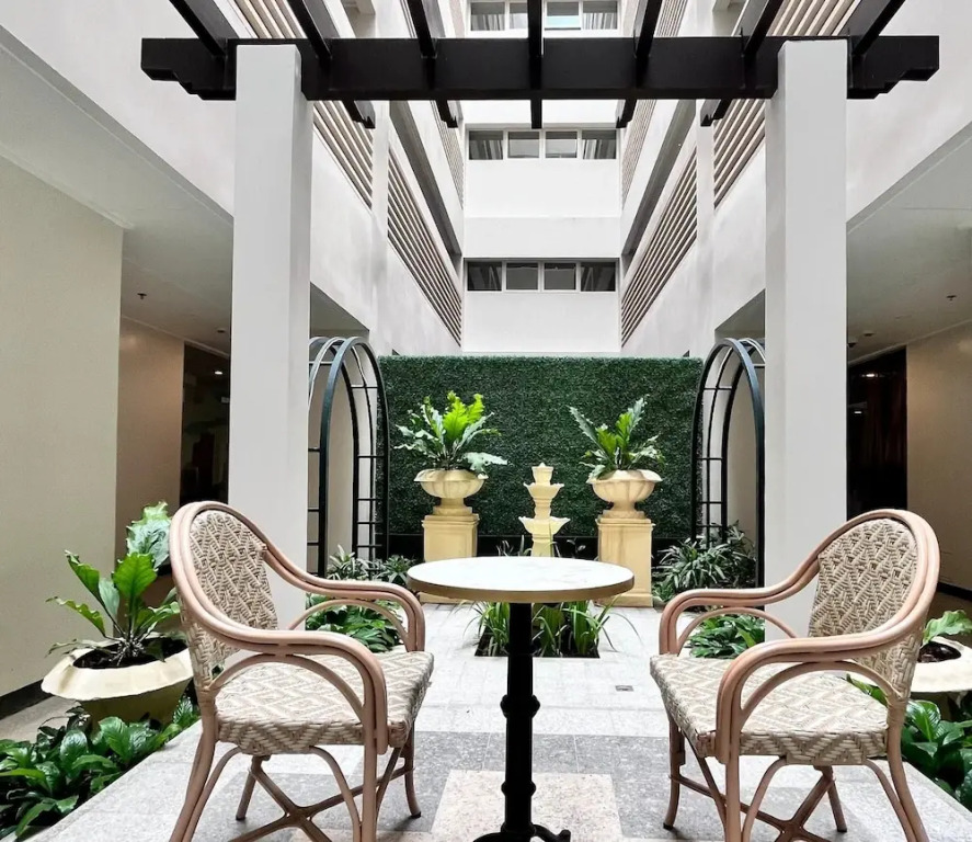 Elegant Studio in Saint Dominique