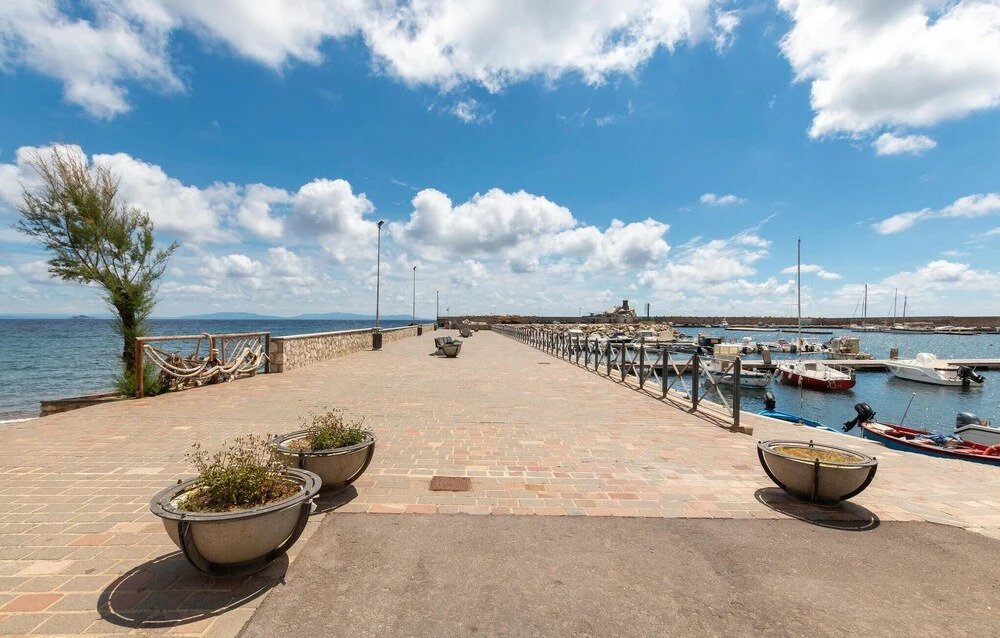 Beautiful Apartment in Lacona With 2 Bedrooms and Wifi
