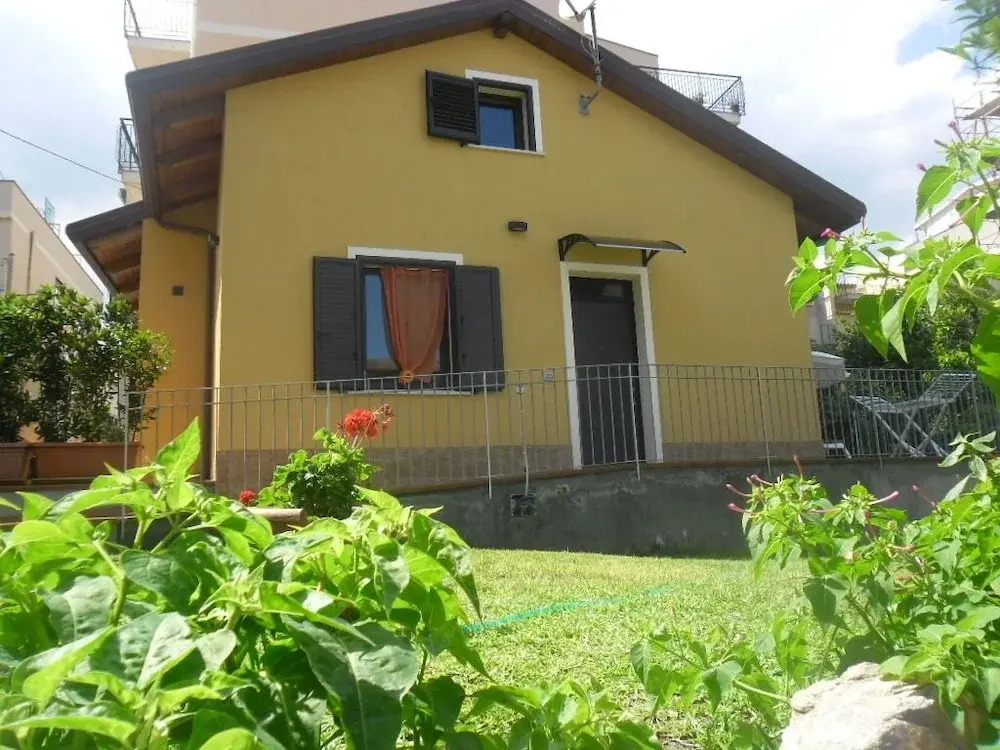 Detached Villa 20m From the sea for Stays and spa Treatments Near Taormina