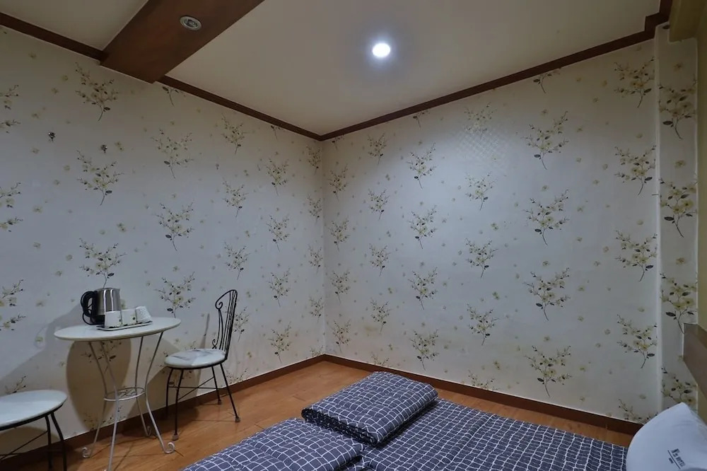 Theme Motel