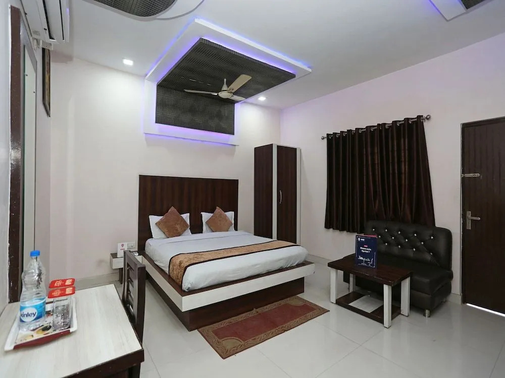 OYO 3202 Hotel Gayatri Residency