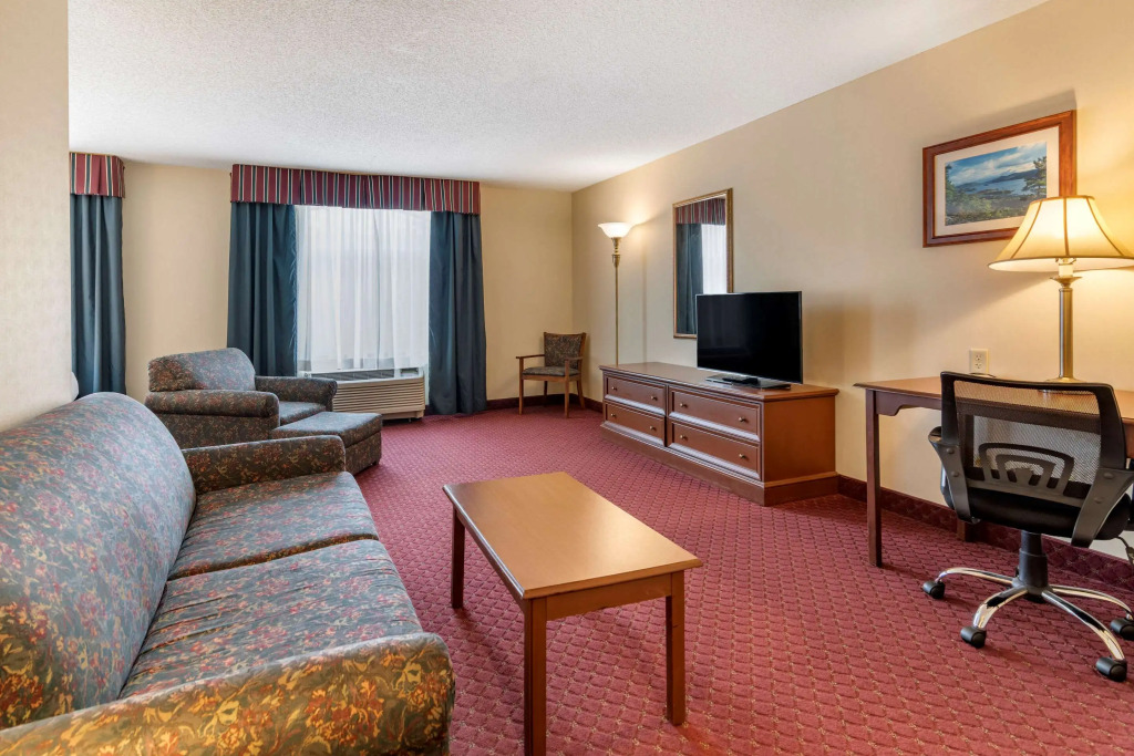 Comfort Inn & Suites Lake George