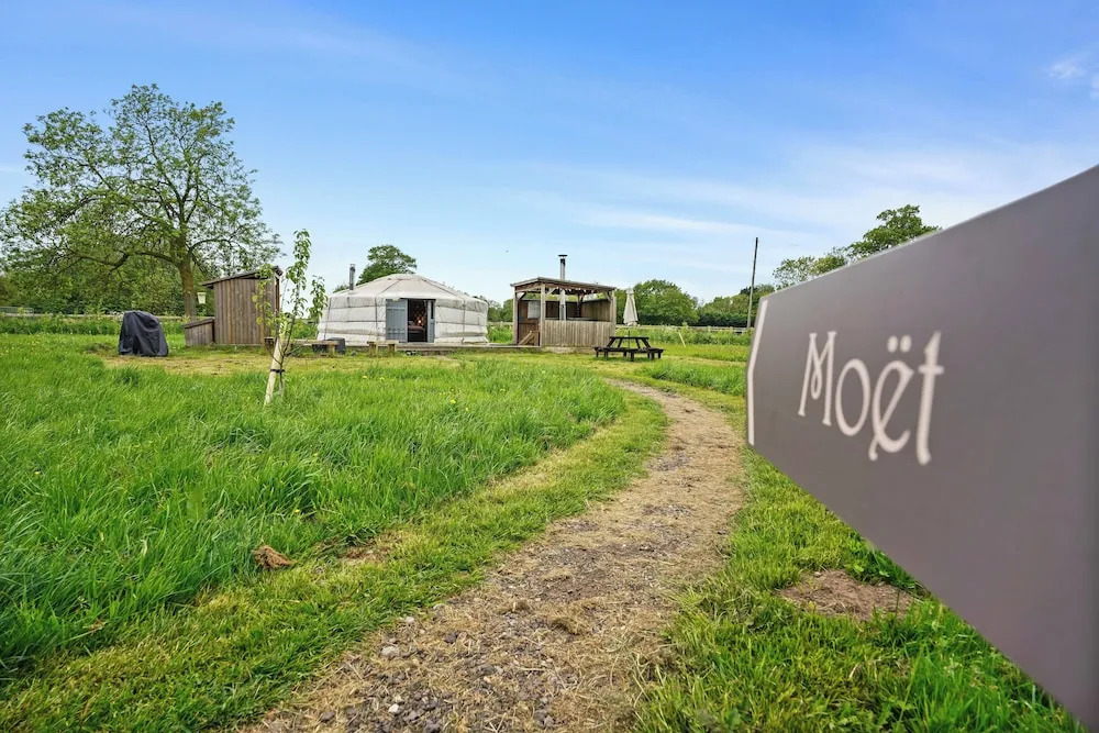 Glamp and Tipple Ltd