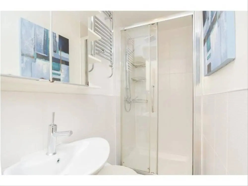 1 Bedroom New Town Flat Near City Centre Sleeps 2