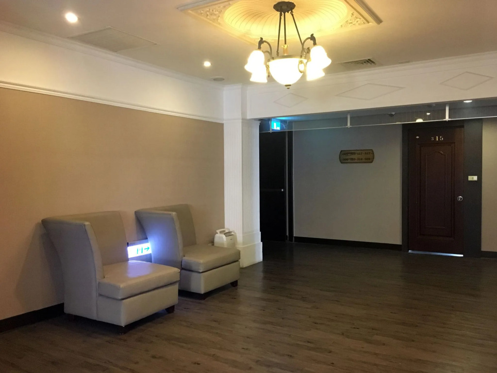 The Riverside Hotel & Motel