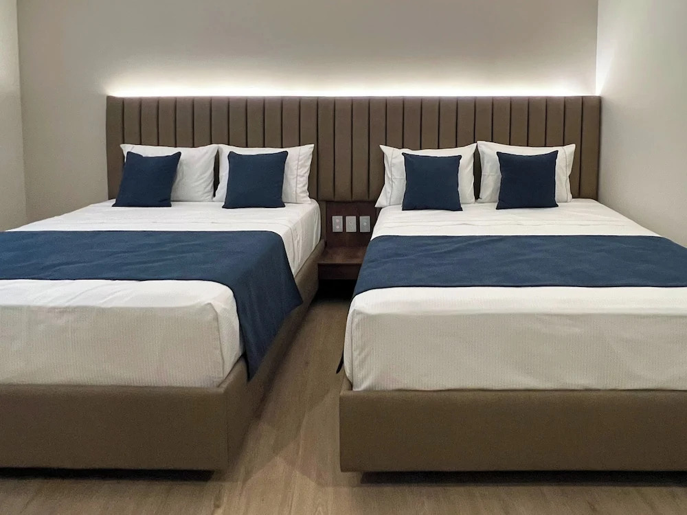 Hotel Continental ByHours