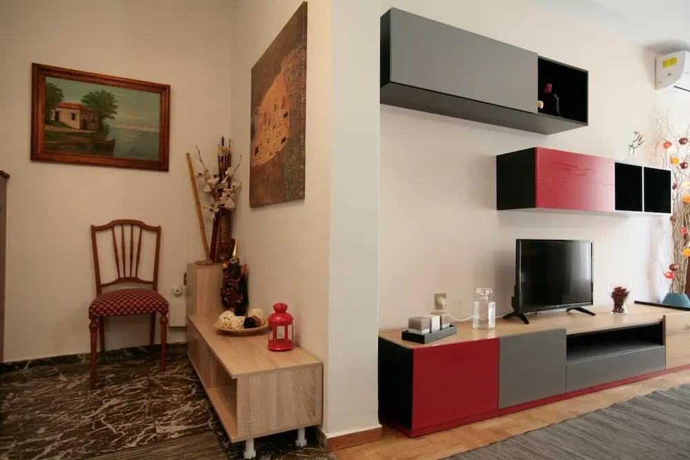 Comfy & Tasteful Central Apt • 1' to Metro Station