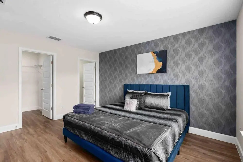 Super Epic- Sleeps 32 TWO Separate Townhomes