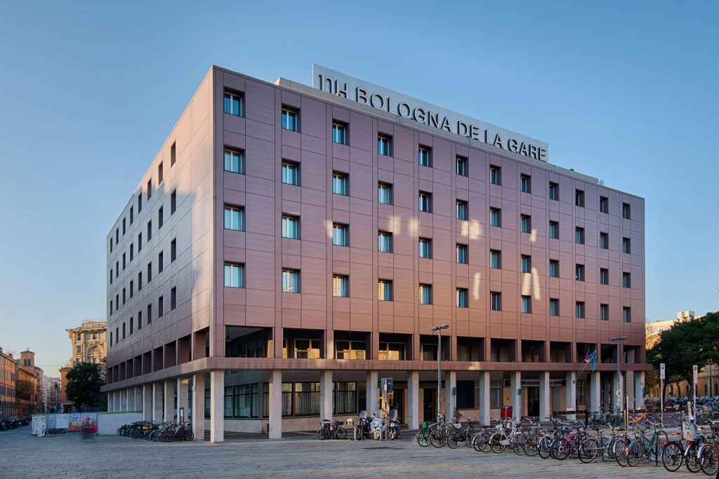 Отель NH Bologna de la Gare