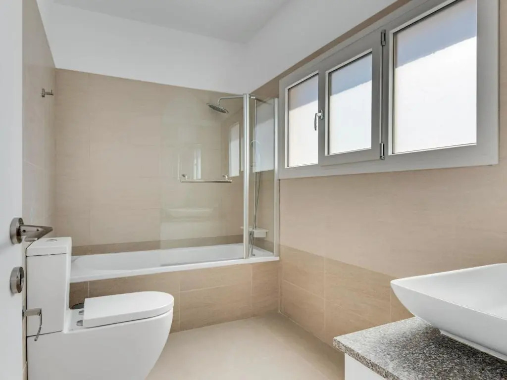 Sanders Sun City - 3-bdr Apt With Shared Pool