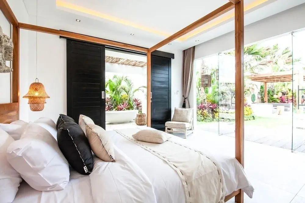 Spectacular 4BR Villa, 400m to Beachfront Elegance