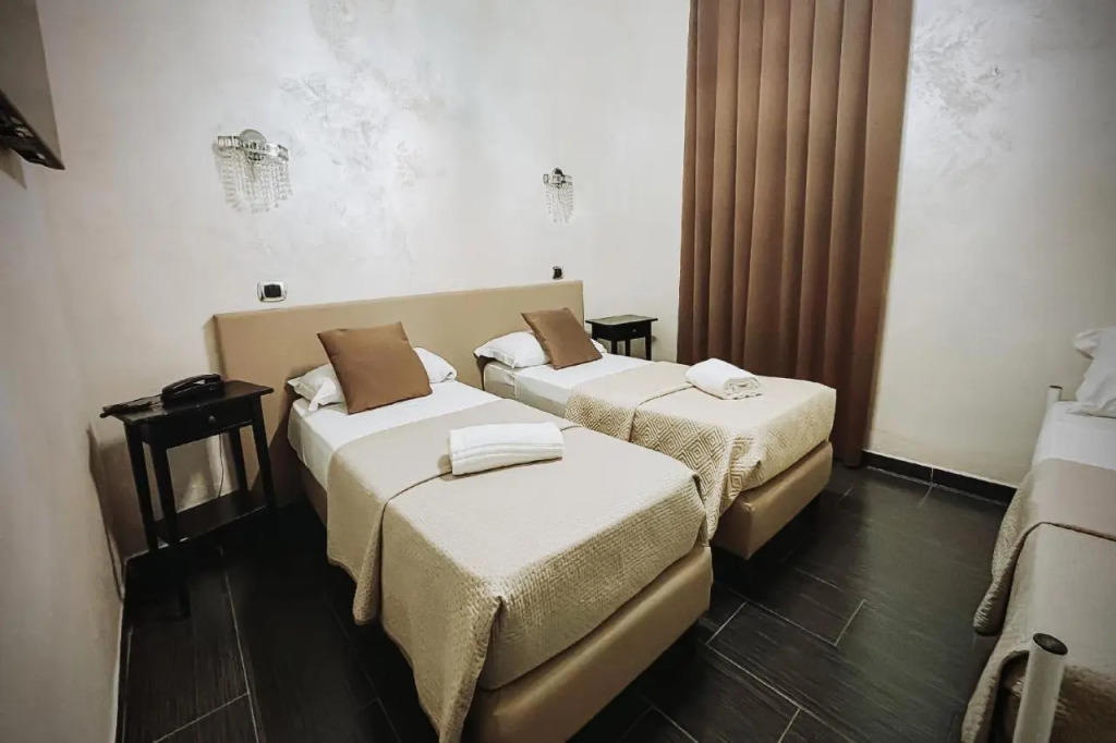 Bee Queen Hotel