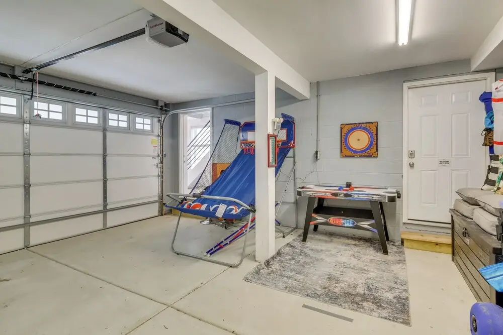The Kraken Wildwood Townhome: 1/2 Mi to Beach!