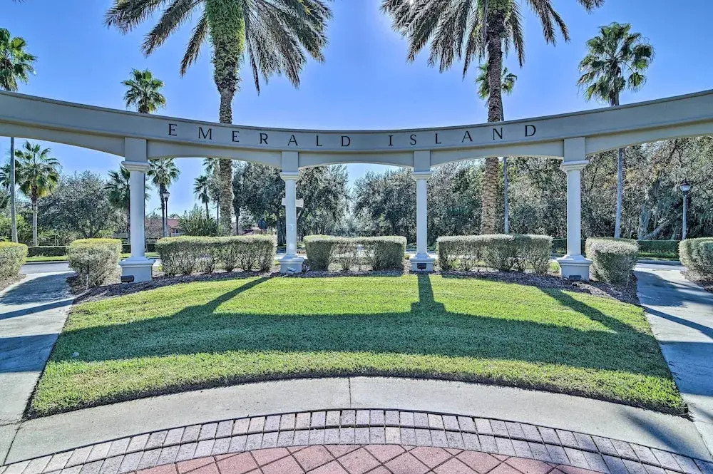 5 Mi to Disney: Emerald Island Poolside Retreat