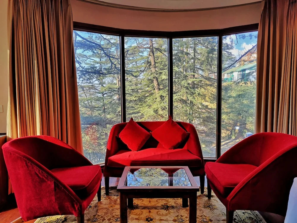 Royale Retreat Hotel & Spa Near Mall Road