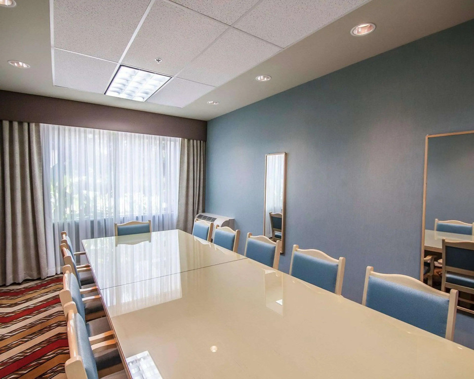 Comfort Hotel Vancouver Airport