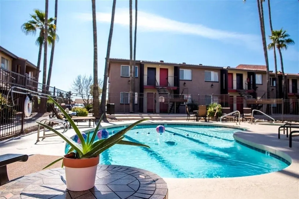 123 Fully Furnished 1BR Suite-Prime Location! by RedAwning