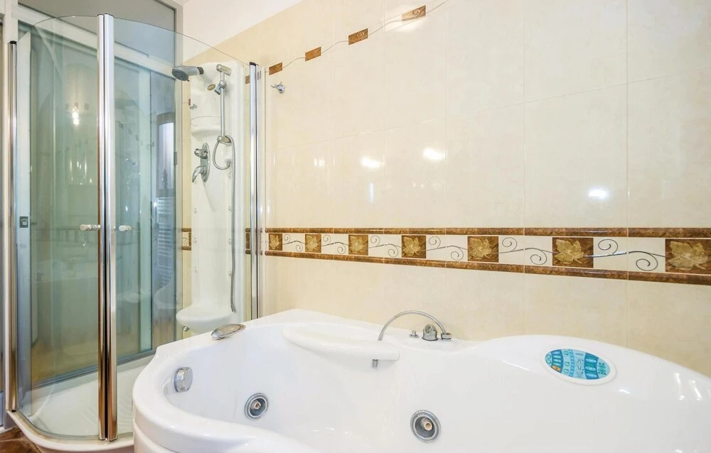 Beautiful Home in Rijeka With Wifi and 5 Bedrooms