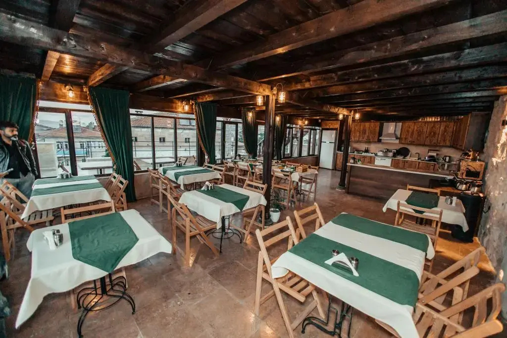 Vanessa Cave Hotel
