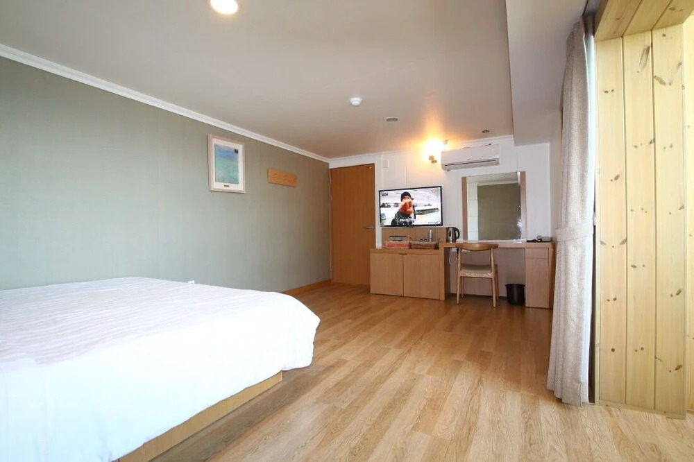 Prada Hotel & Pension