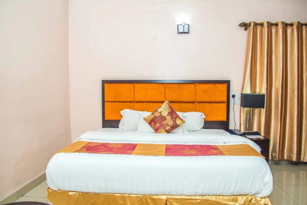 Royal Crest Hotel & Suites