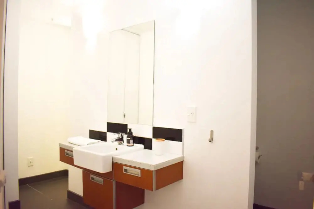 Light-filled 2 Bedroom Abode in Heart of the City