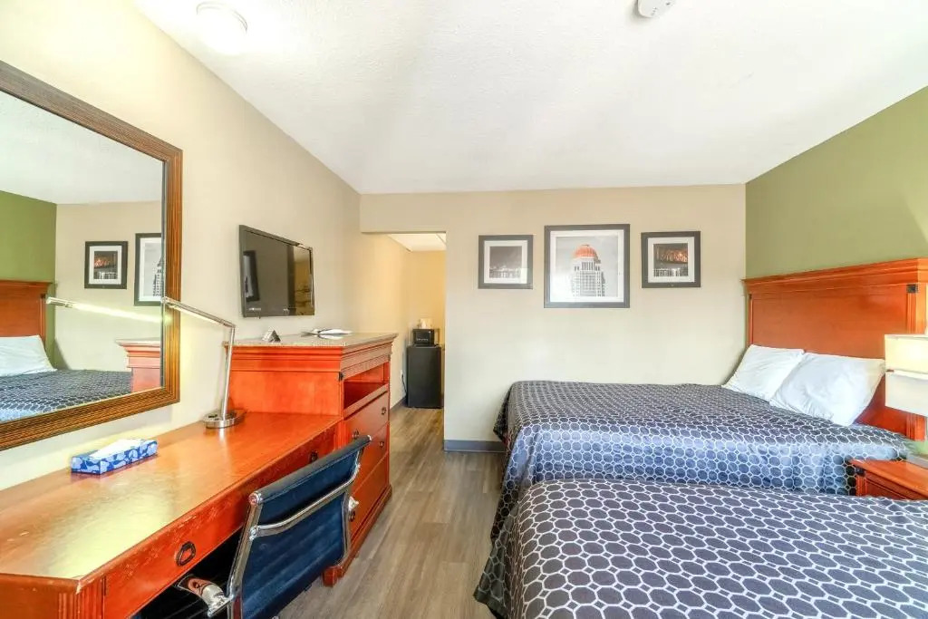 Deluxe Inn & Suites By OYO Miami OK
