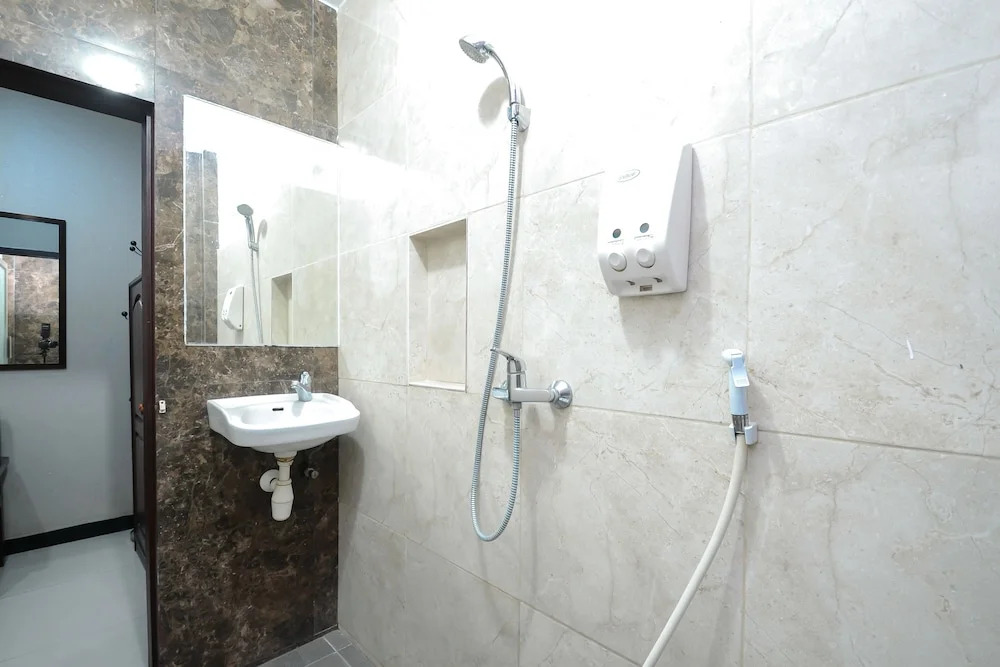 Airy Ahmad Yani Ketintang Baru Dua 12 Surabaya